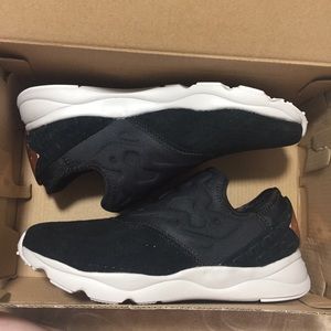 Reebok classic brand new firm price